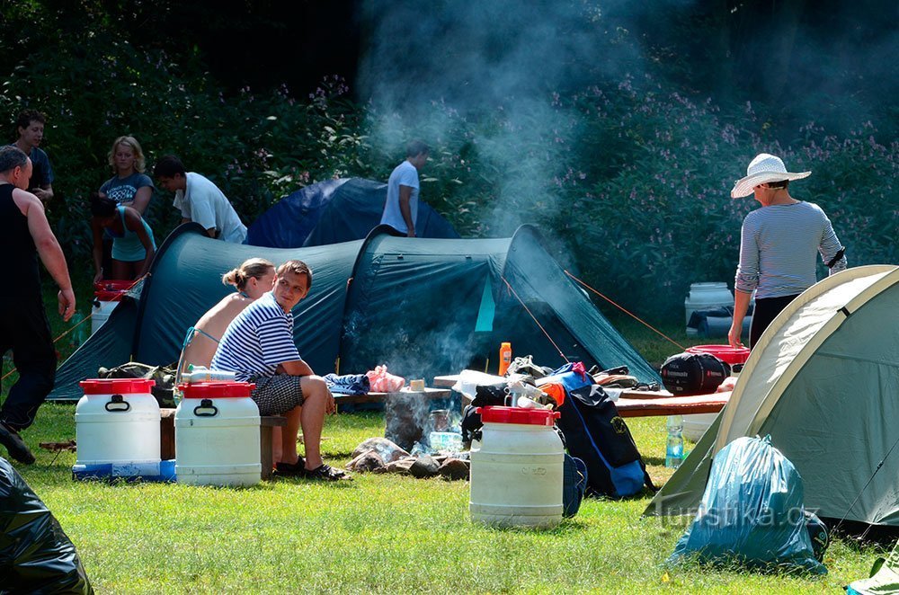 É um feriado de acampamento