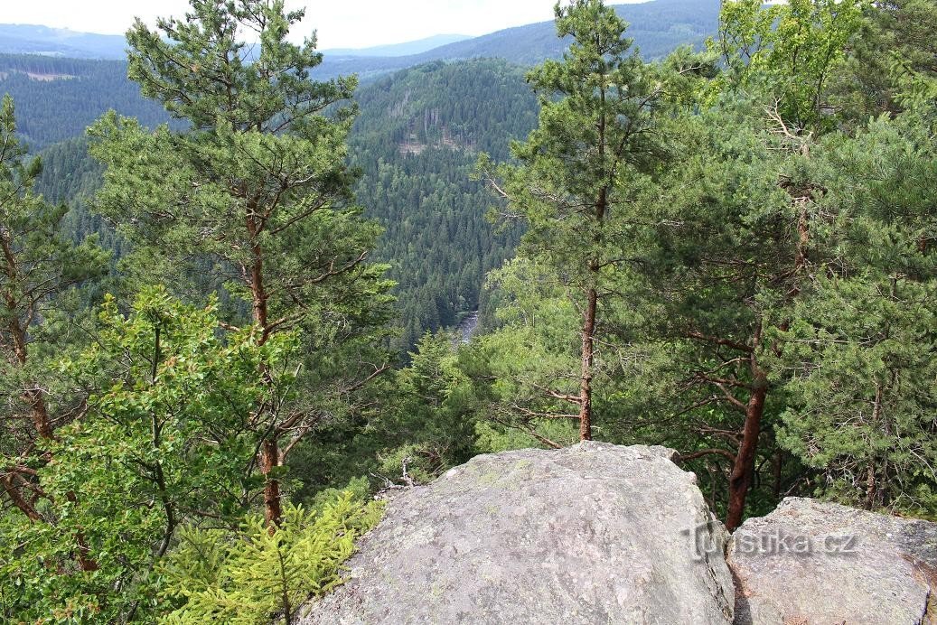 Dráčí skály, vue sur la vallée d'Otava