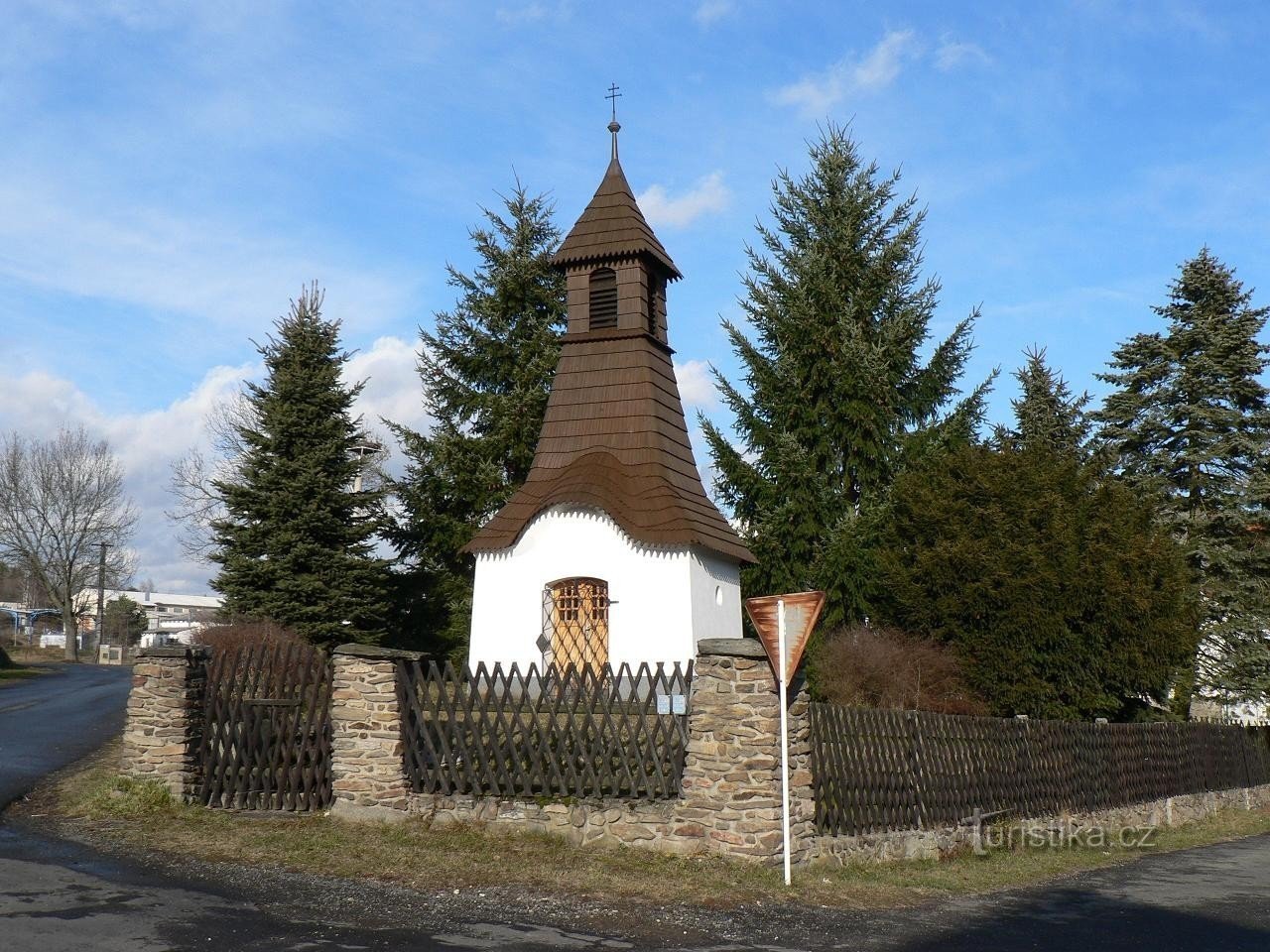 Dražovice, mały park z kaplicą