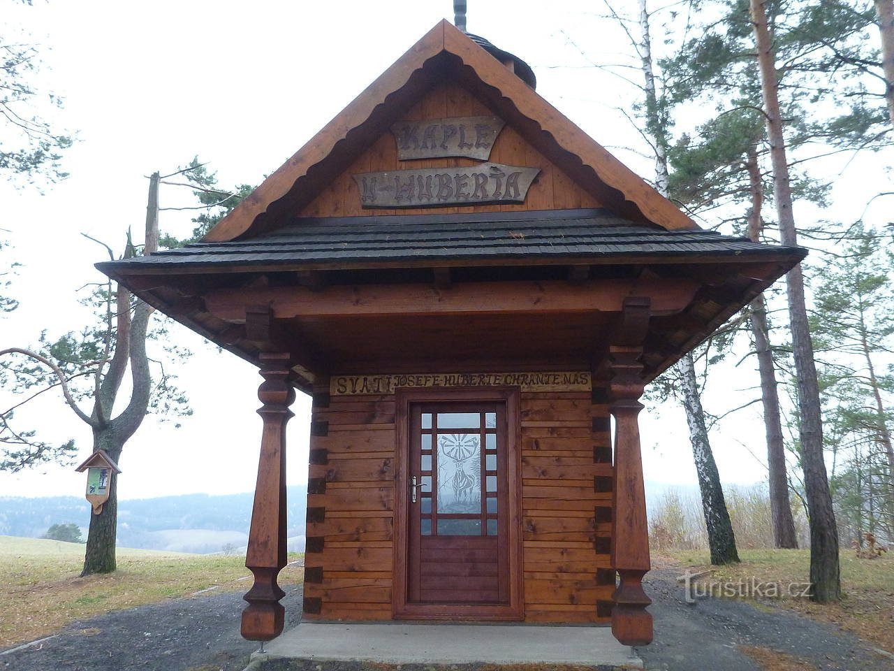 Capela de lemn a Sf. Hubert deasupra Valašská Senicá.