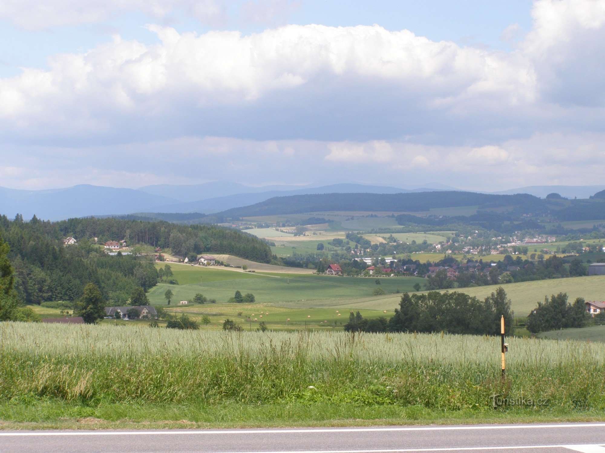 Podkrkonoší Rtyn 附近的木制瞭望塔