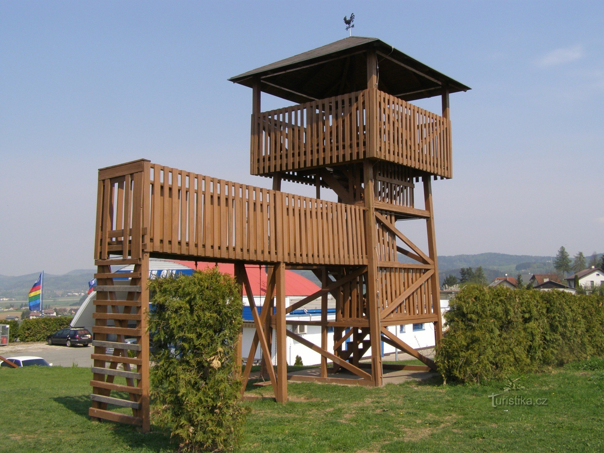 Podkrkonosí の Rtyn 近くの木製の展望台