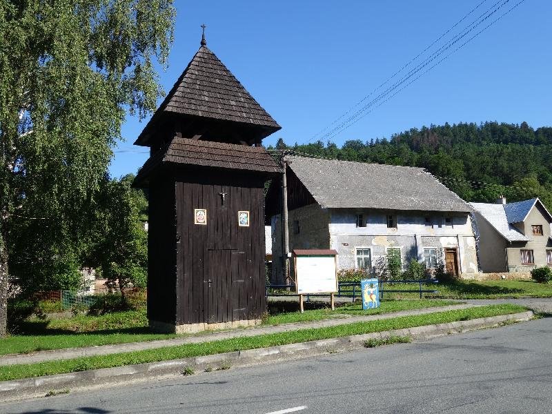 dřevěná zvonice