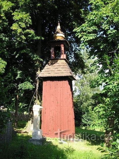 drewniana dzwonnica
