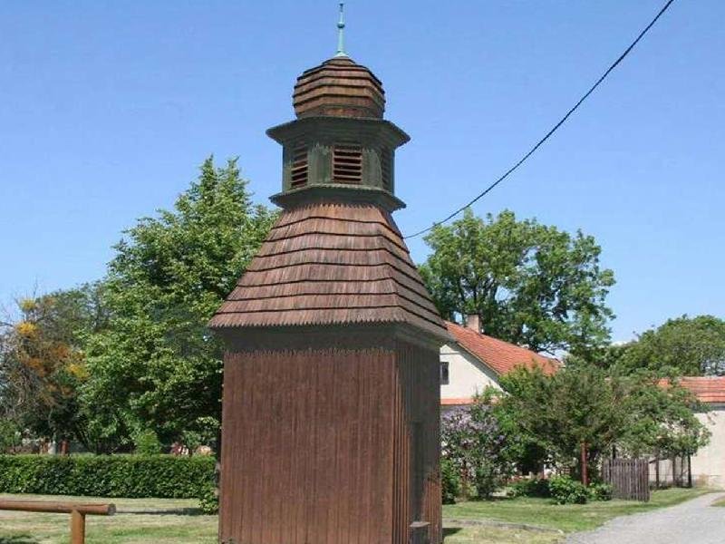 dřevěná zvonice