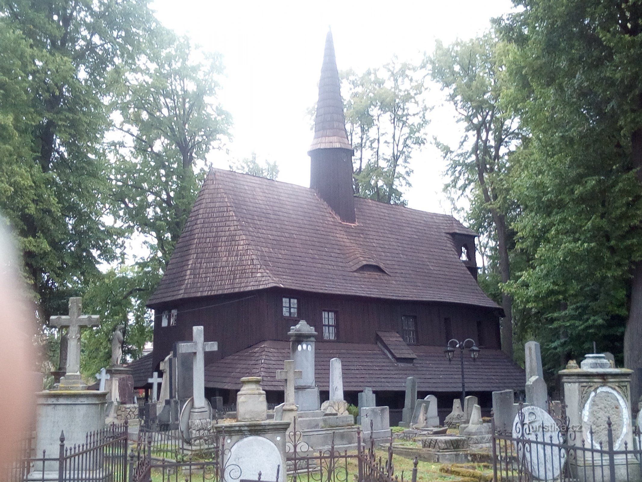 Lesena pokopališka cerkev Broumov