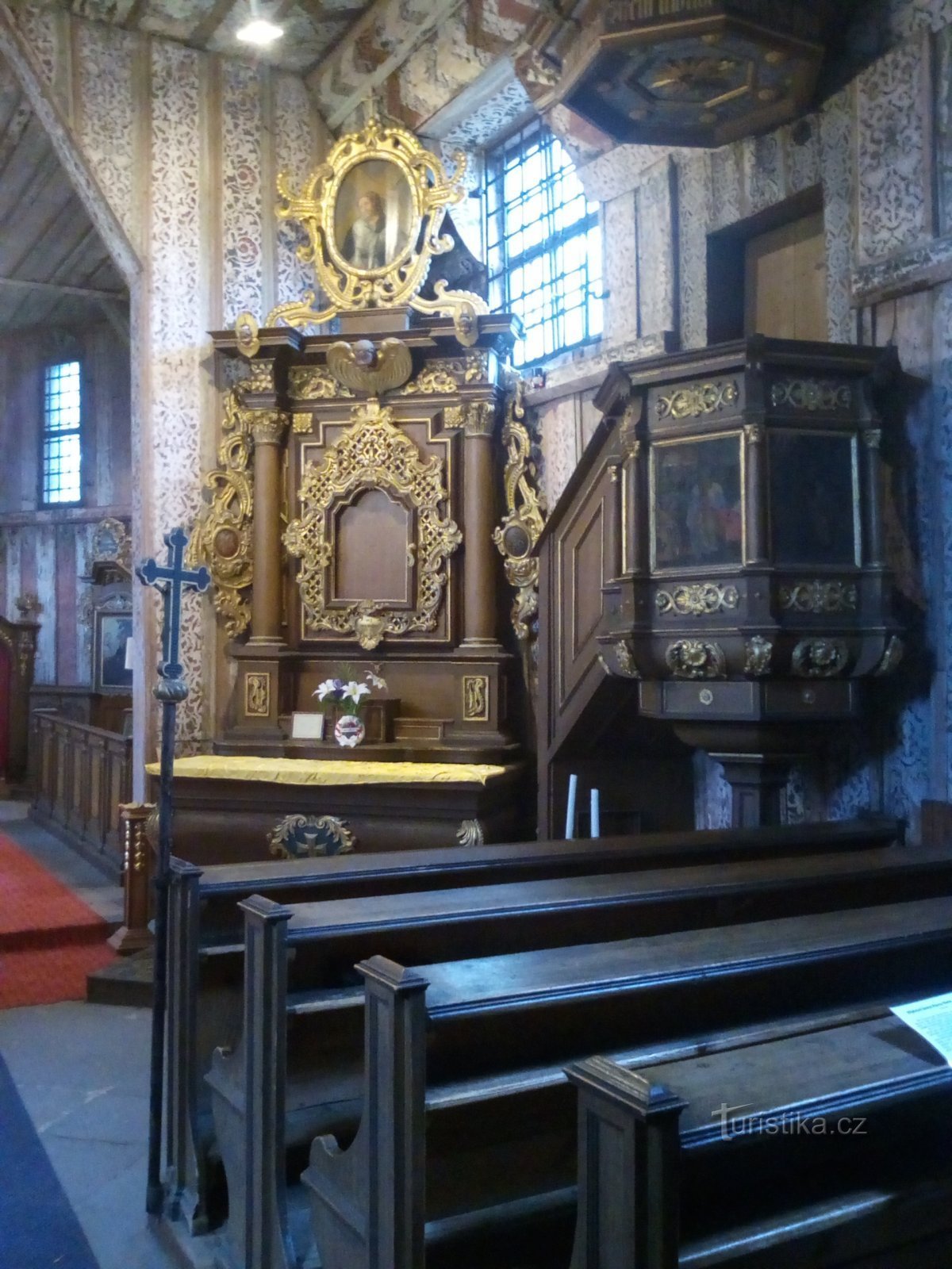 Iglesia de madera del cementerio de Broumov