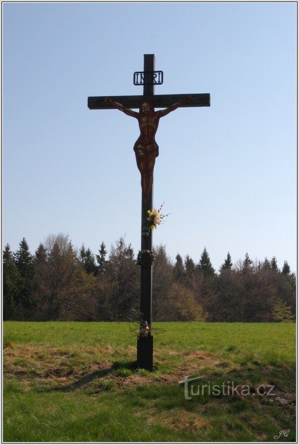 Wooden cross between Svratka and Karlštejn