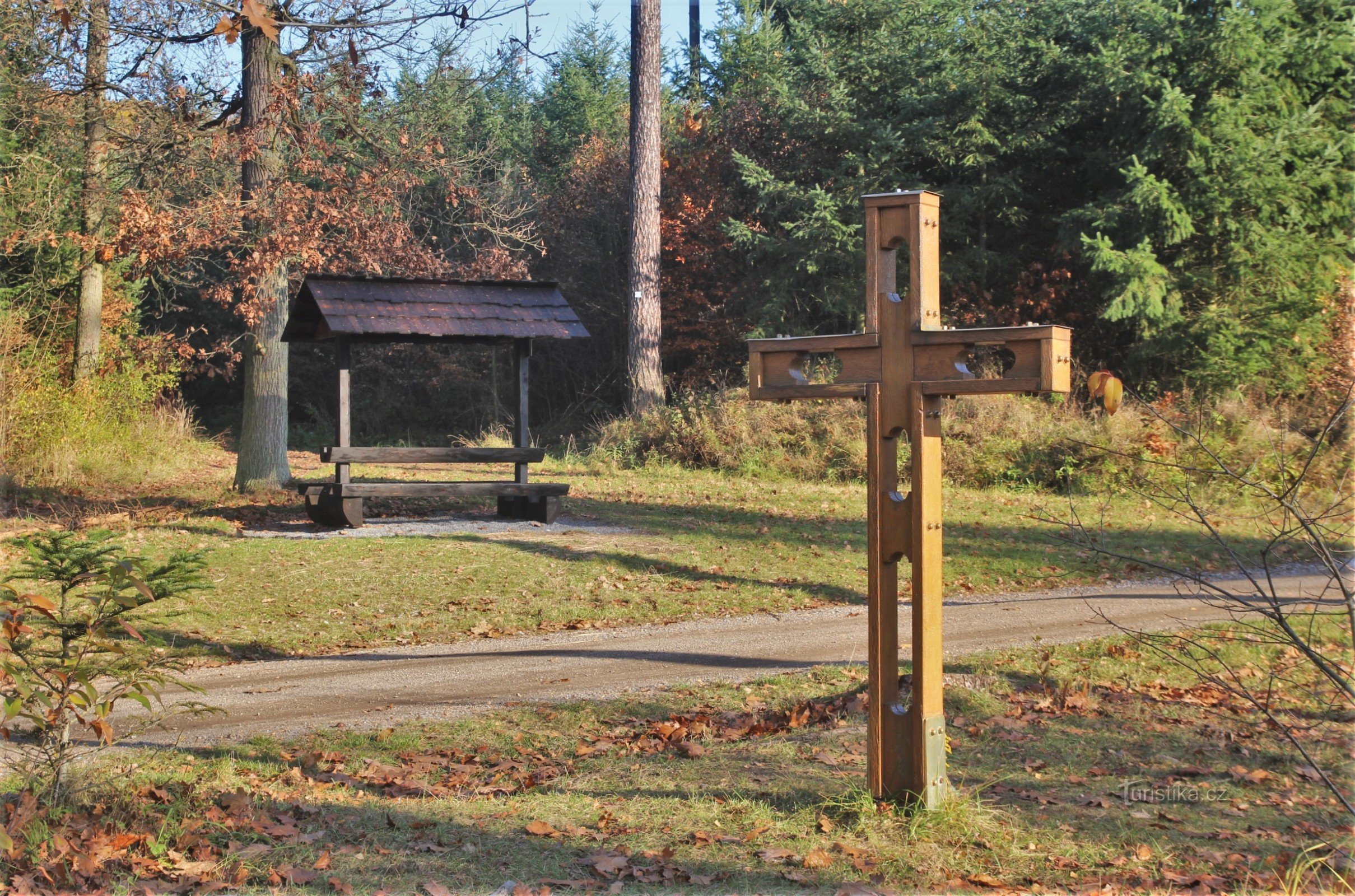 Croix de bois sous le bosquet de Ressl