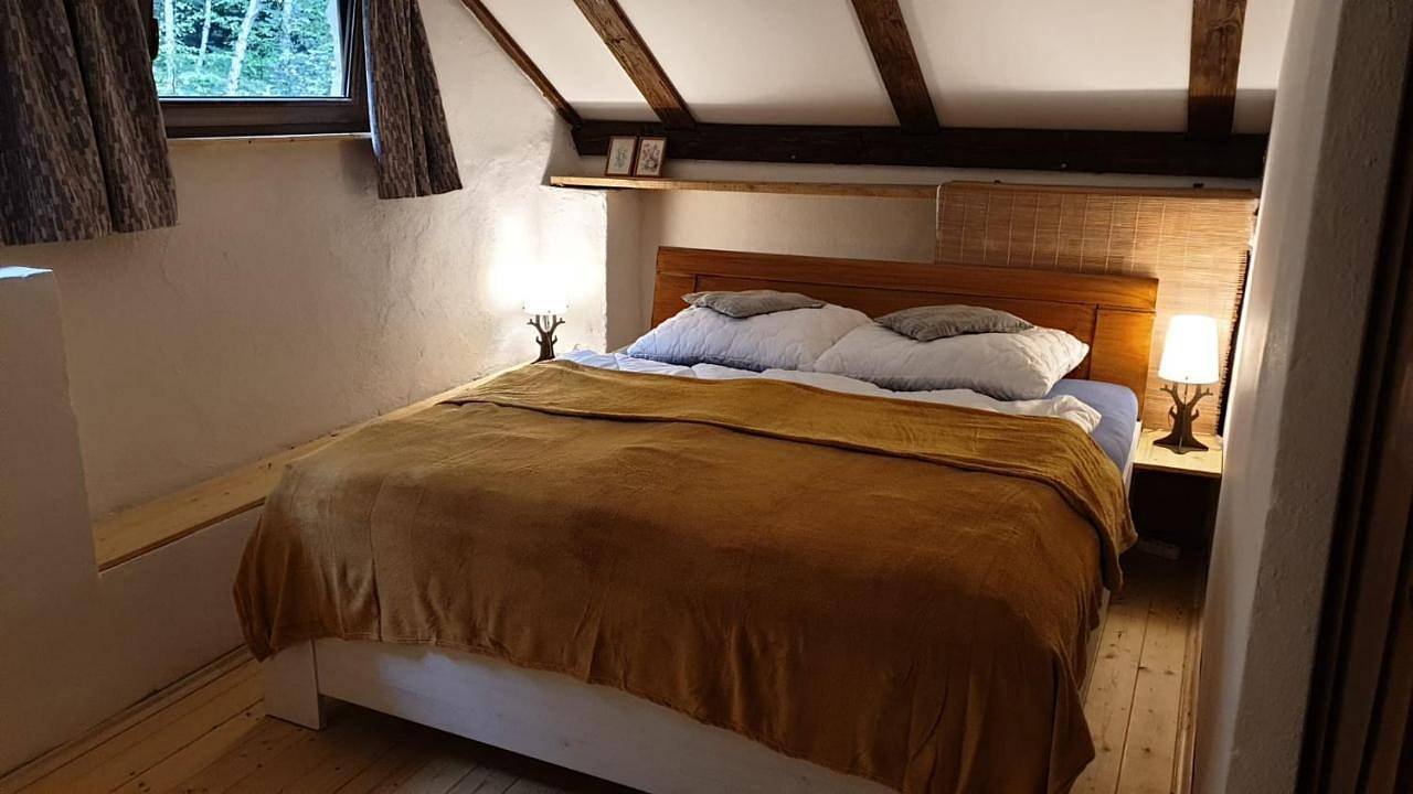 Drvena soba - bračni krevet