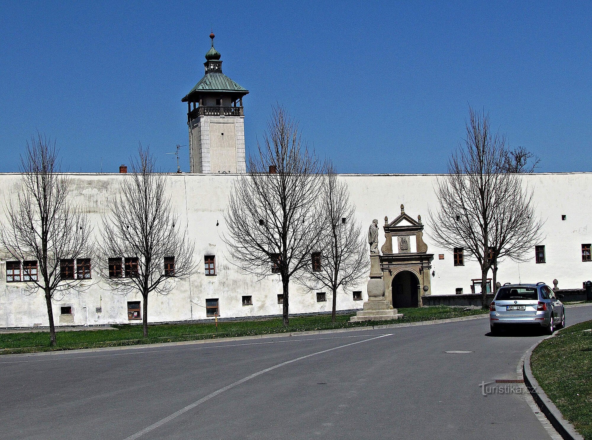 Drevohostice - los terrenos del castillo