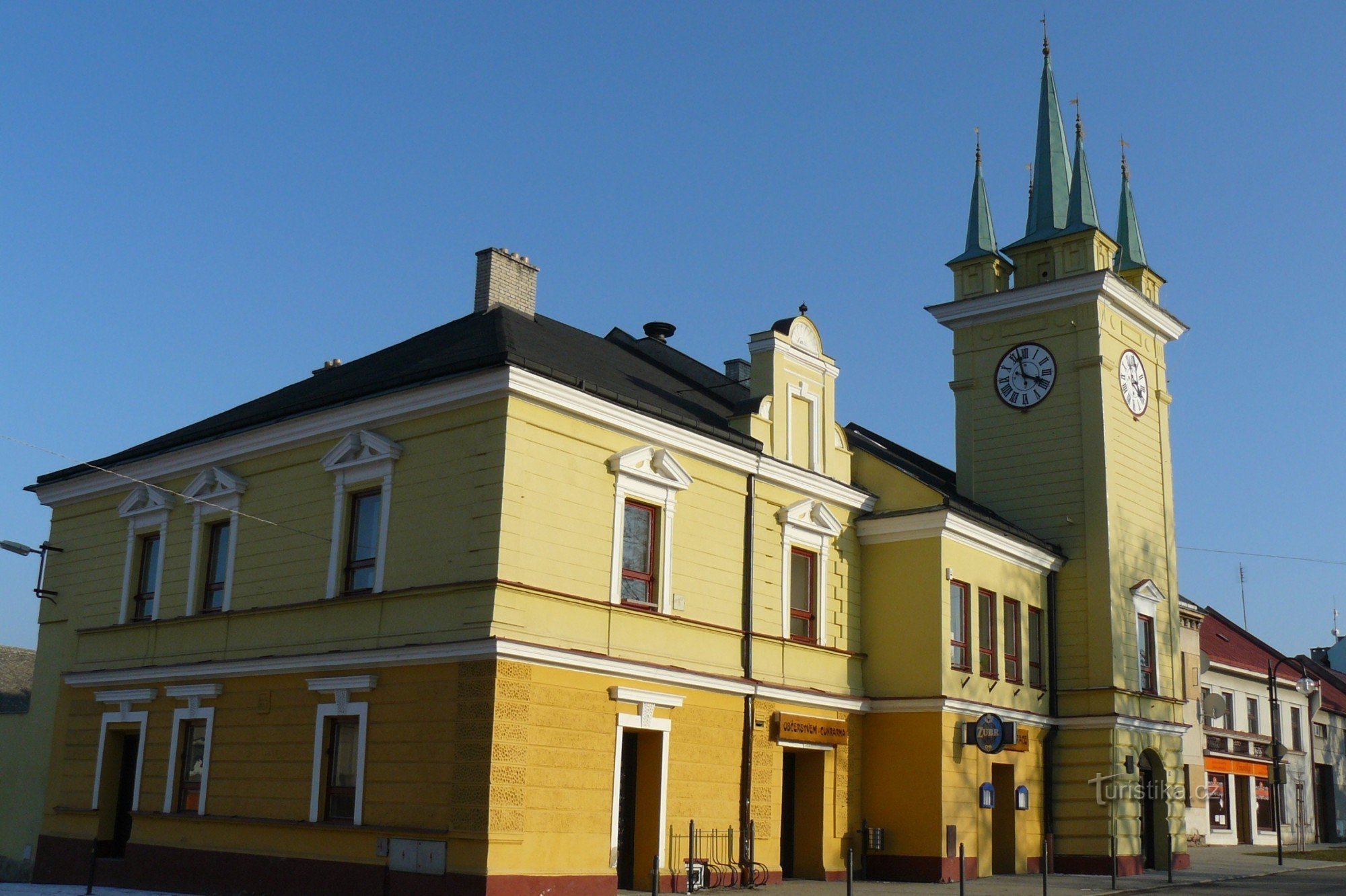 Drevohice: Ayuntamiento en la plaza