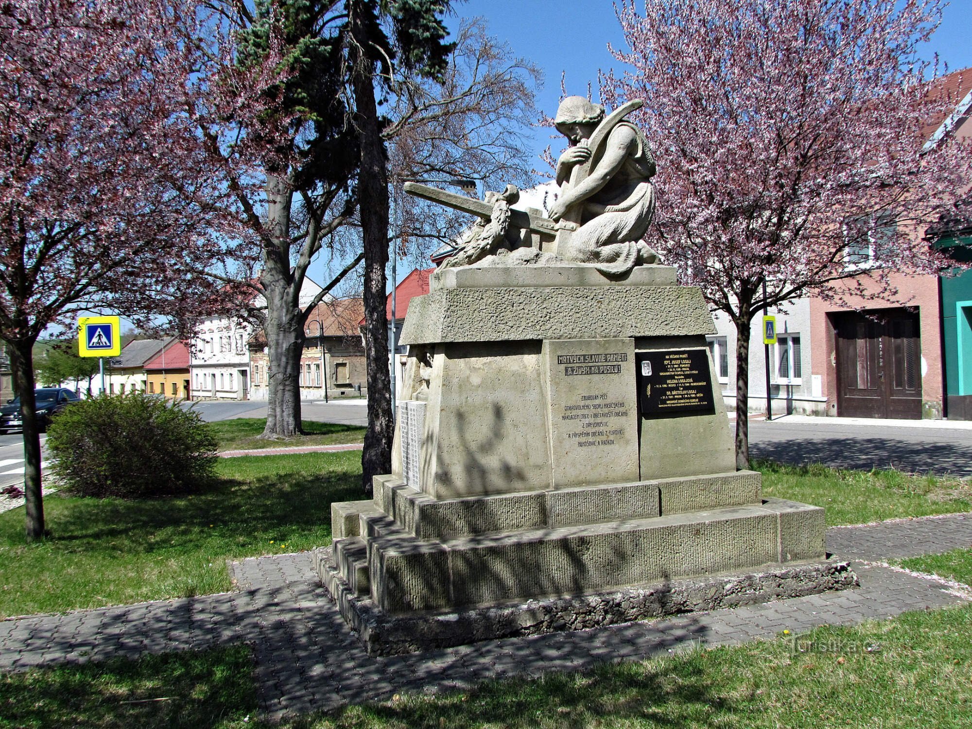 Drevohostice monument al celor căzuți