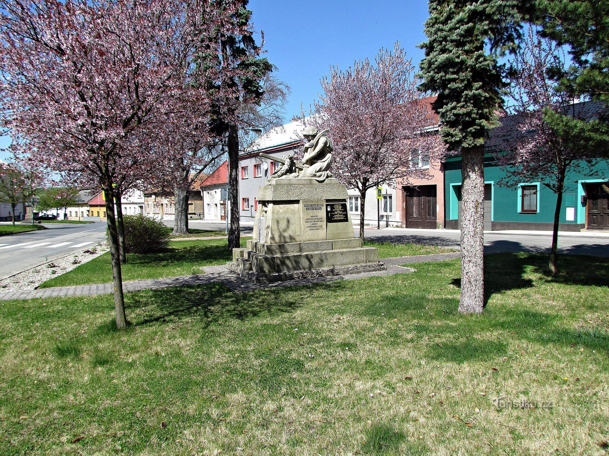 ドレヴォホスティケの戦没者記念碑
