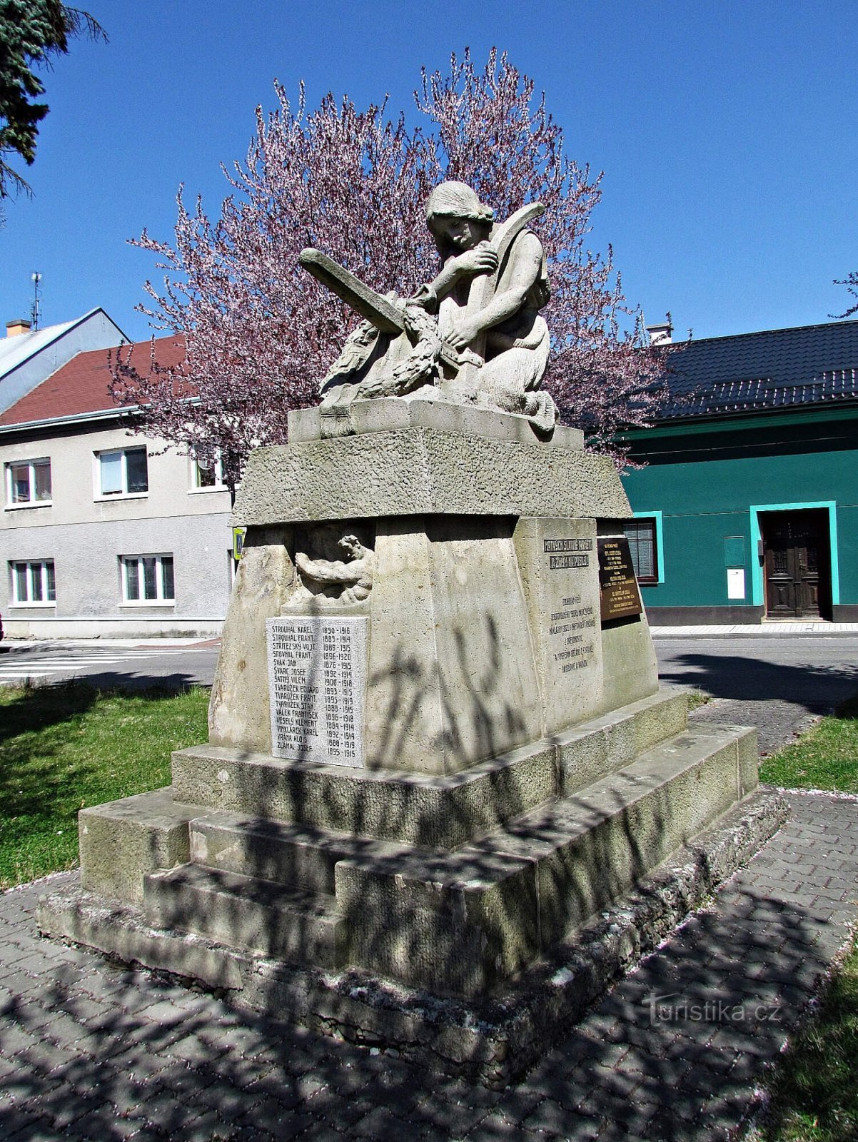 Drevohostice tượng đài cho những người đã ngã xuống