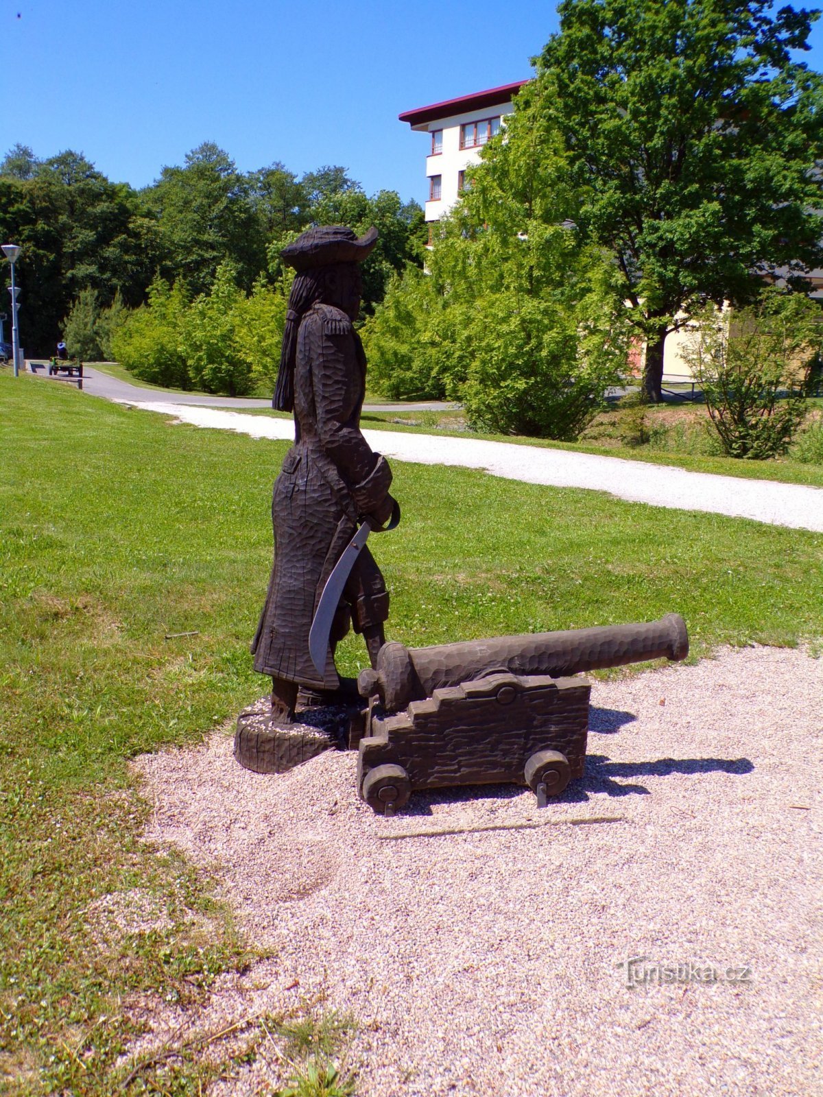 Sculptures sur bois à l'étang de Pardoubek (Lázně Bělohrad, 31.5.2022/XNUMX/XNUMX)