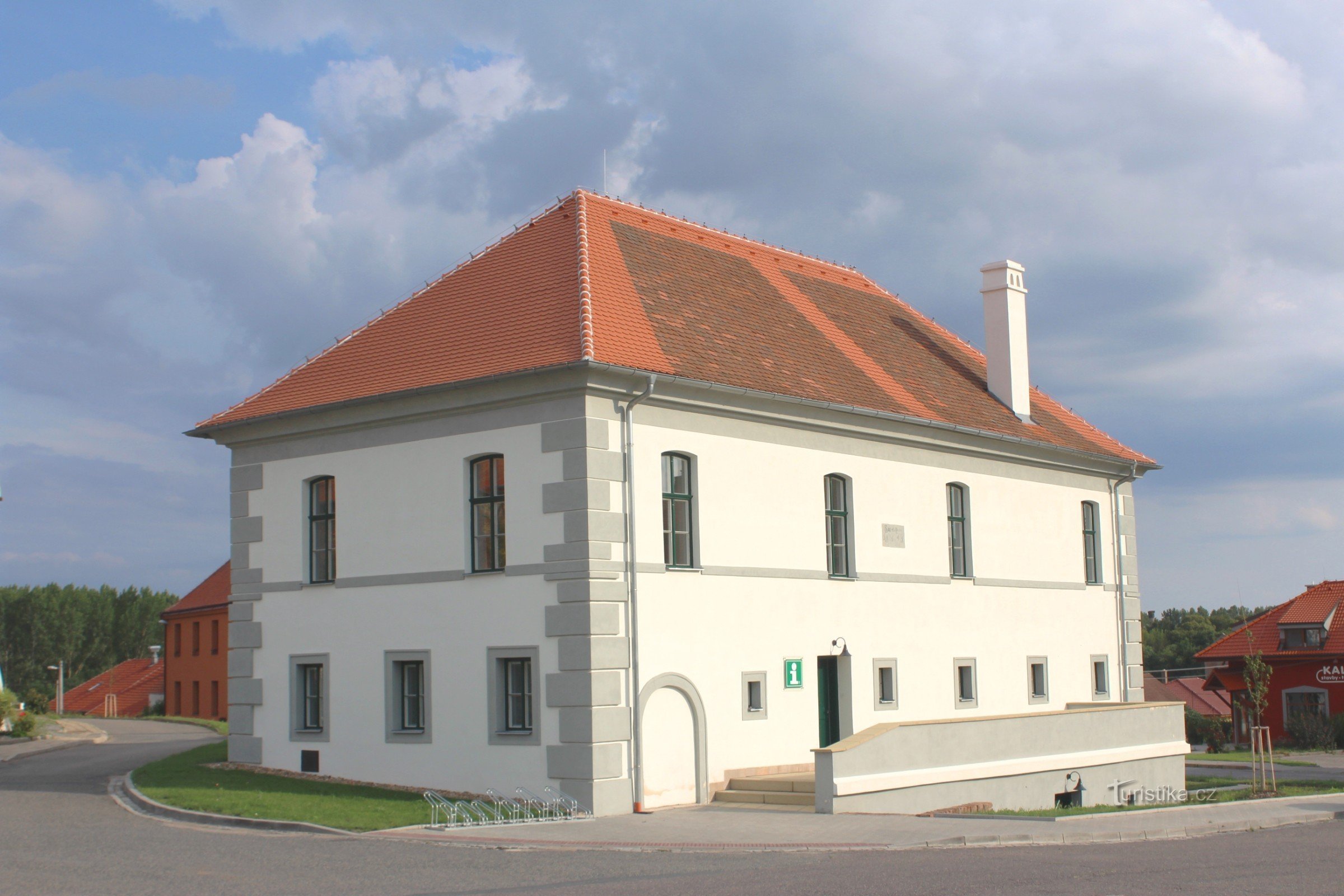 Drnholec - De gevel van het stadhuis