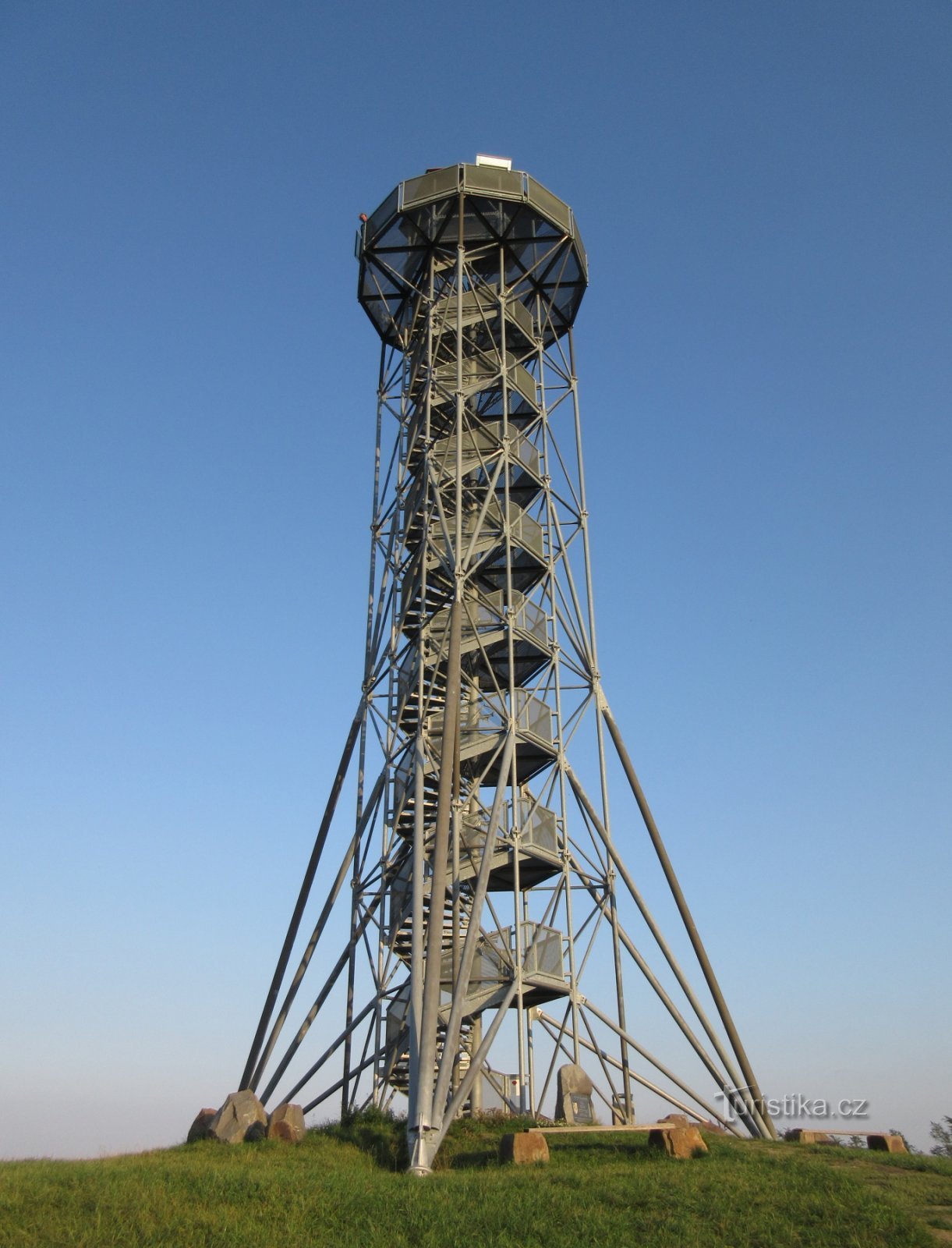 Drnovice bei Vyškov – Dorf und Aussichtsturm Chocholík