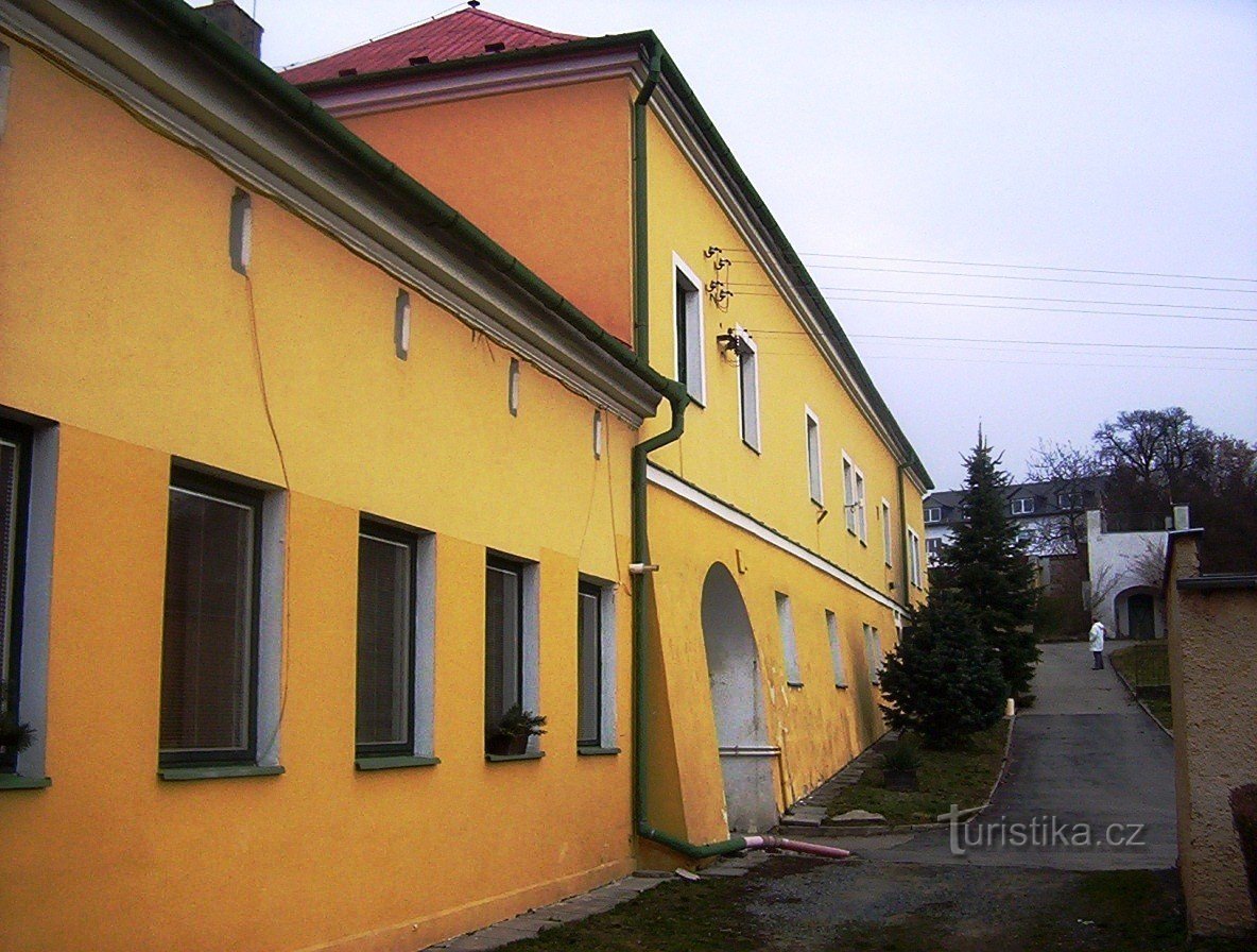 Droždin-bovenste binnenplaats (kasteel) - Foto: Ulrych Mir.