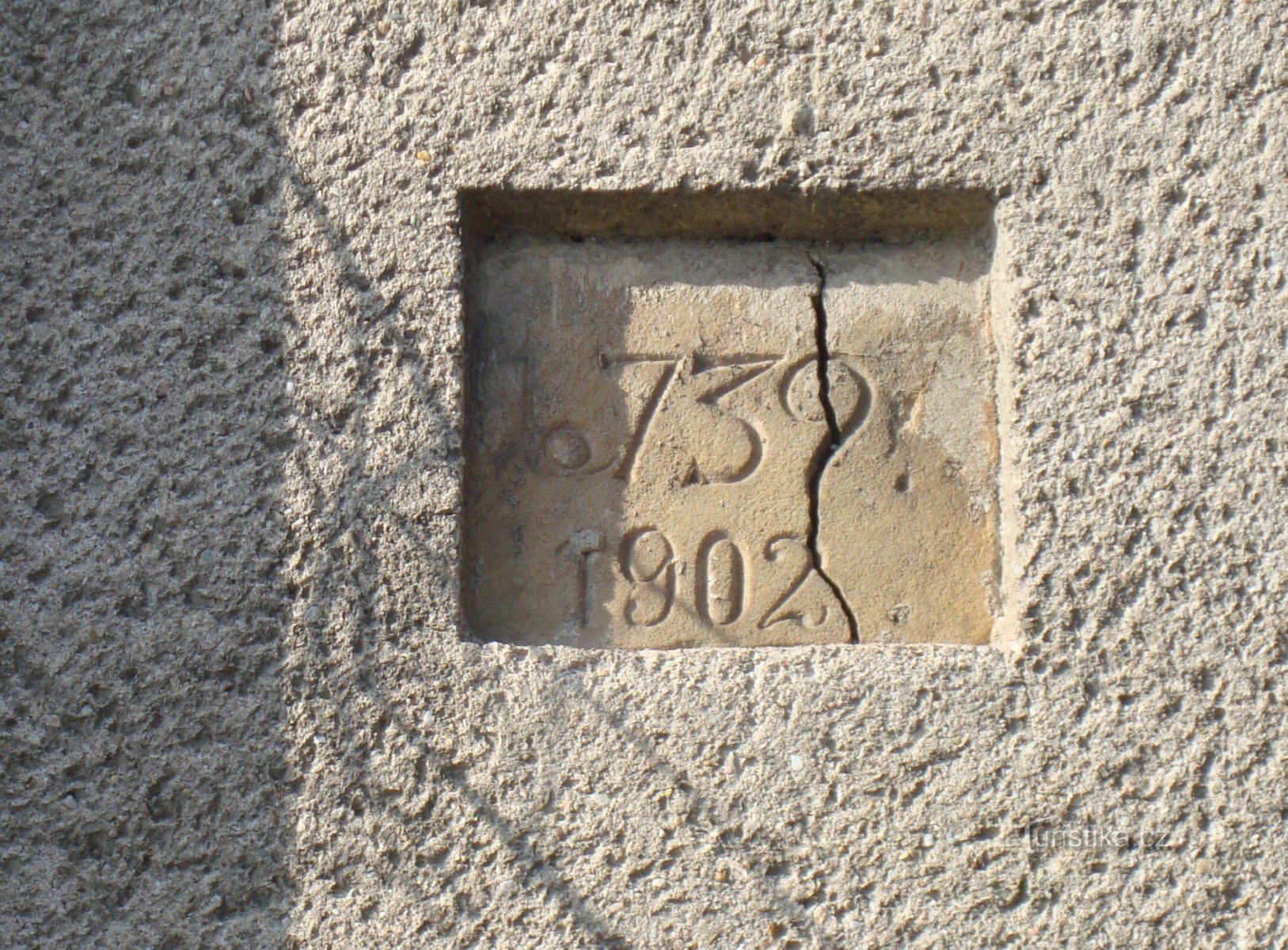 Droždín - spomen ploča na kući ispod Dolní dvorem - Fotografija: Ulrych Mir.