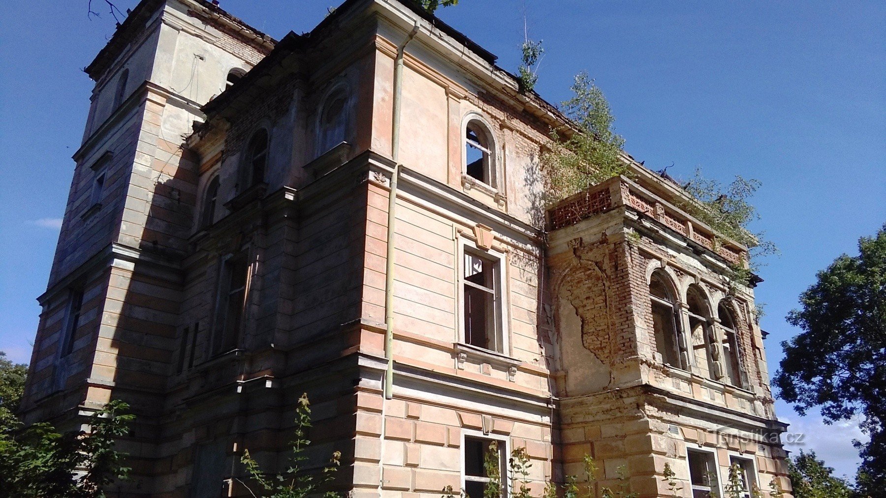 Dubí - en villa, nu en ruin, engang repræsentativ bolig for fabrikanten Tschinkels