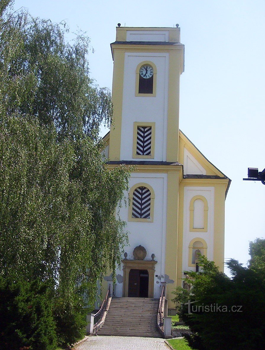 Dubica-parish church of the Ascension of St. Crosses from the West - Photo: Ulrych Mir.