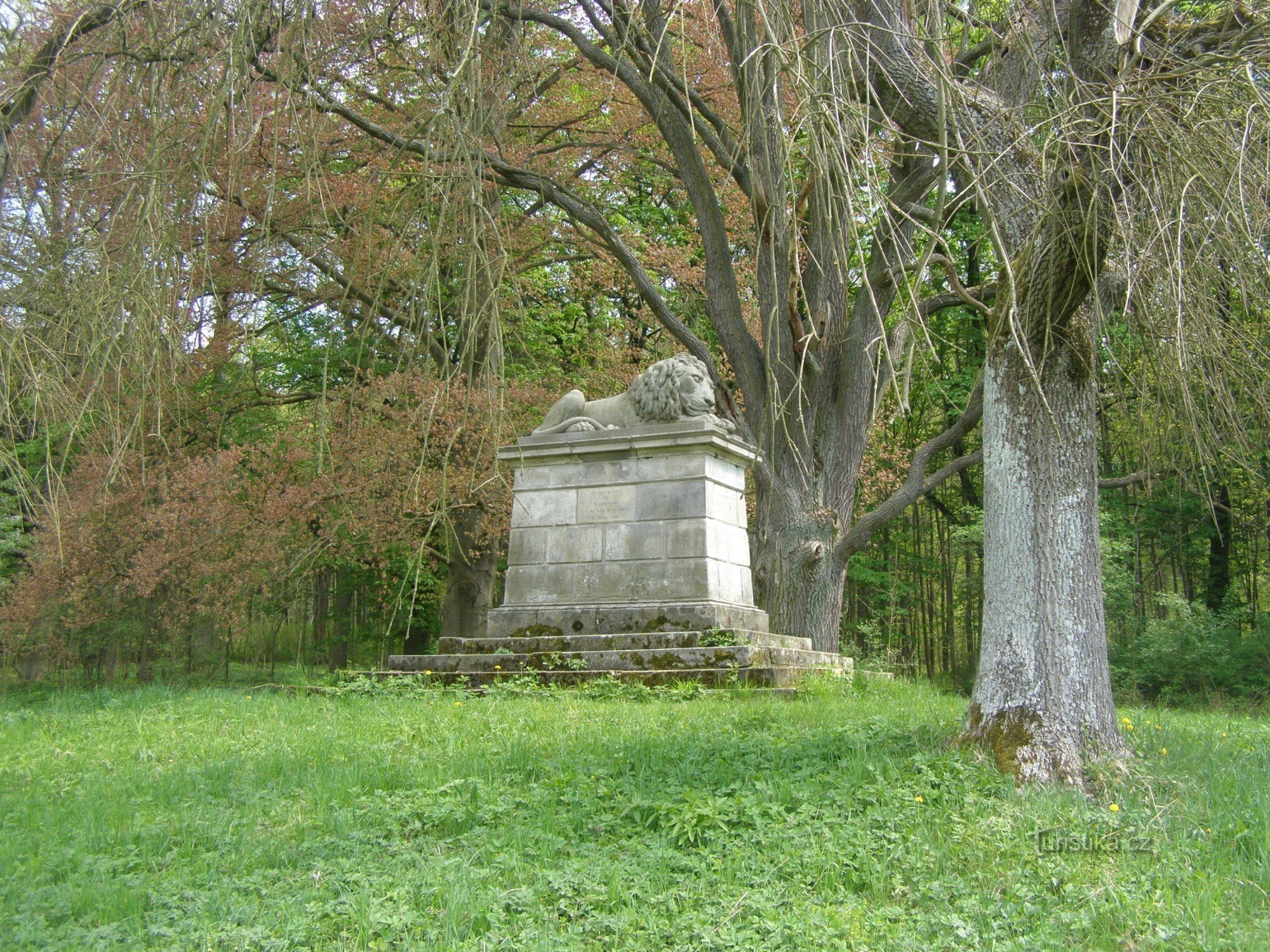 Dubno - Denkmal für die Schlacht von 1866, schlafender Löwe