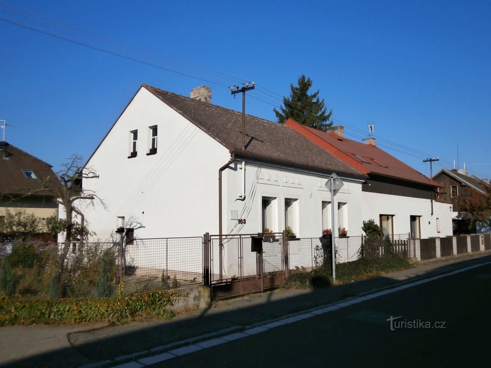 Dubová no. 163 and 165 (Hradec Králové, 6.10.2012 October XNUMX)