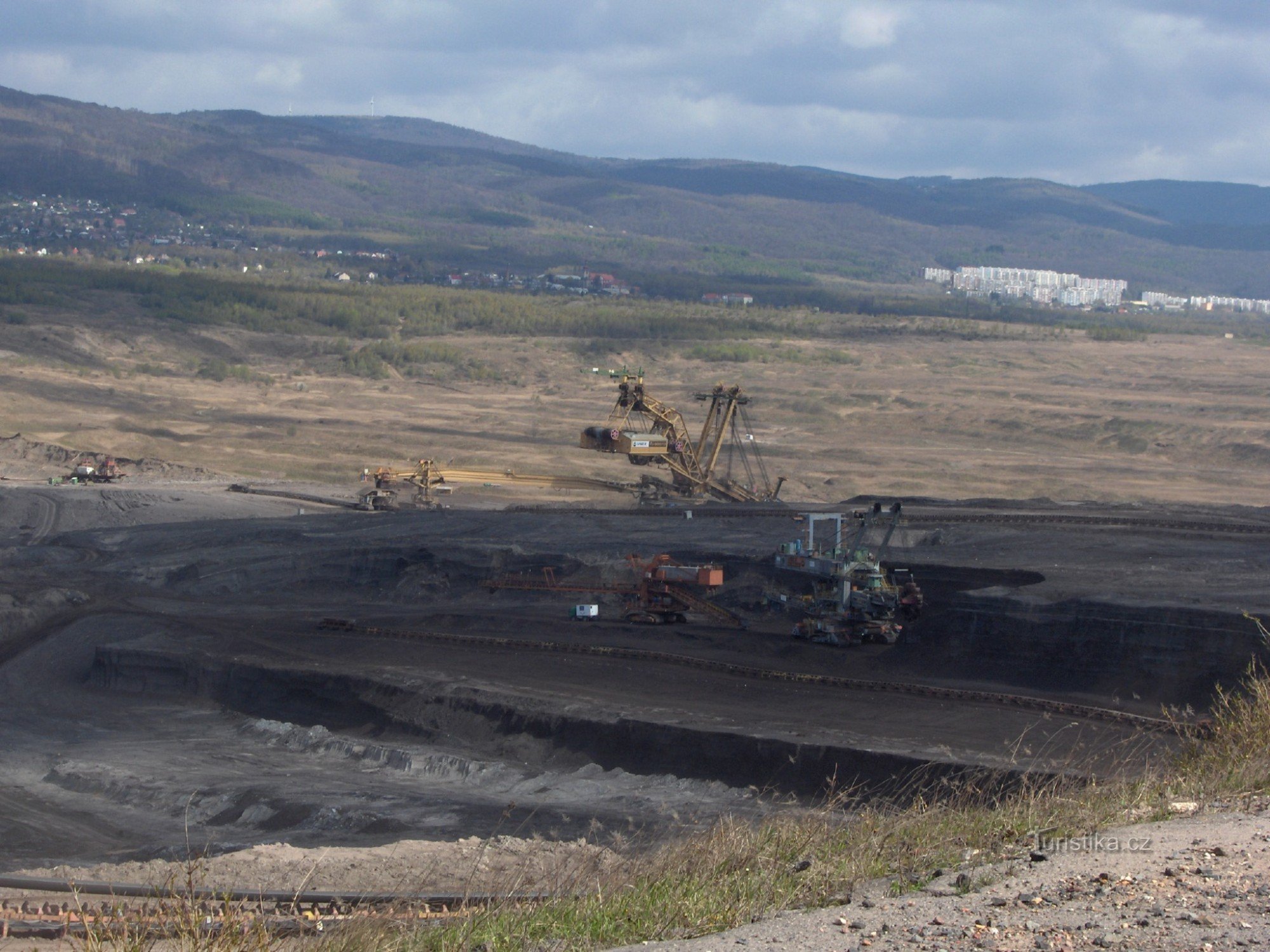 ČSA mine, Horní Jiřetín i baggrunden