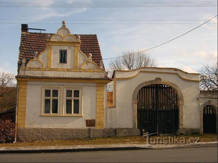 Huis en poort