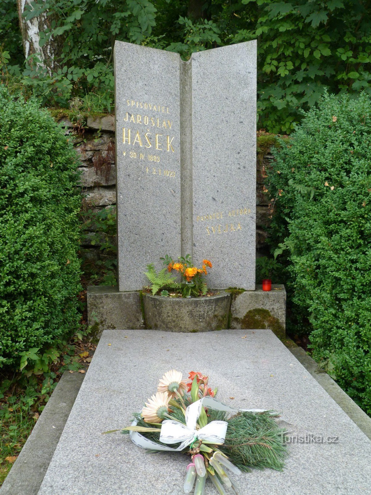 Jaroslav Hašek háza és emlékműve