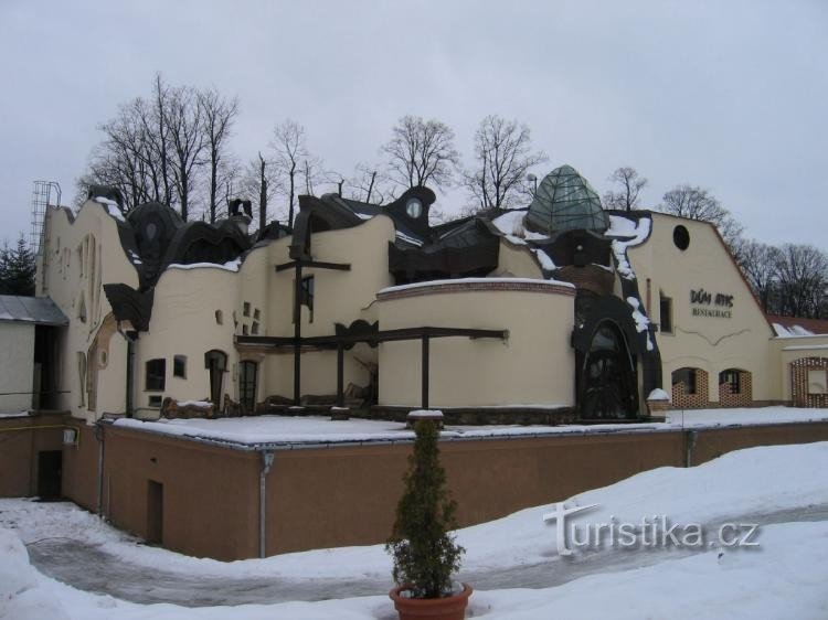 Maison ATIS : bâtiment postmoderne