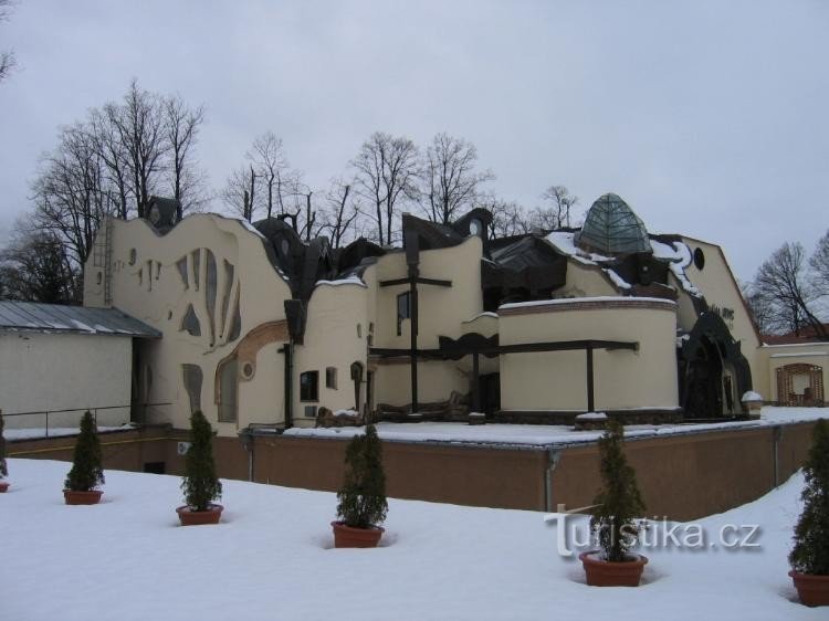 Maison ATIS : bâtiment postmoderne