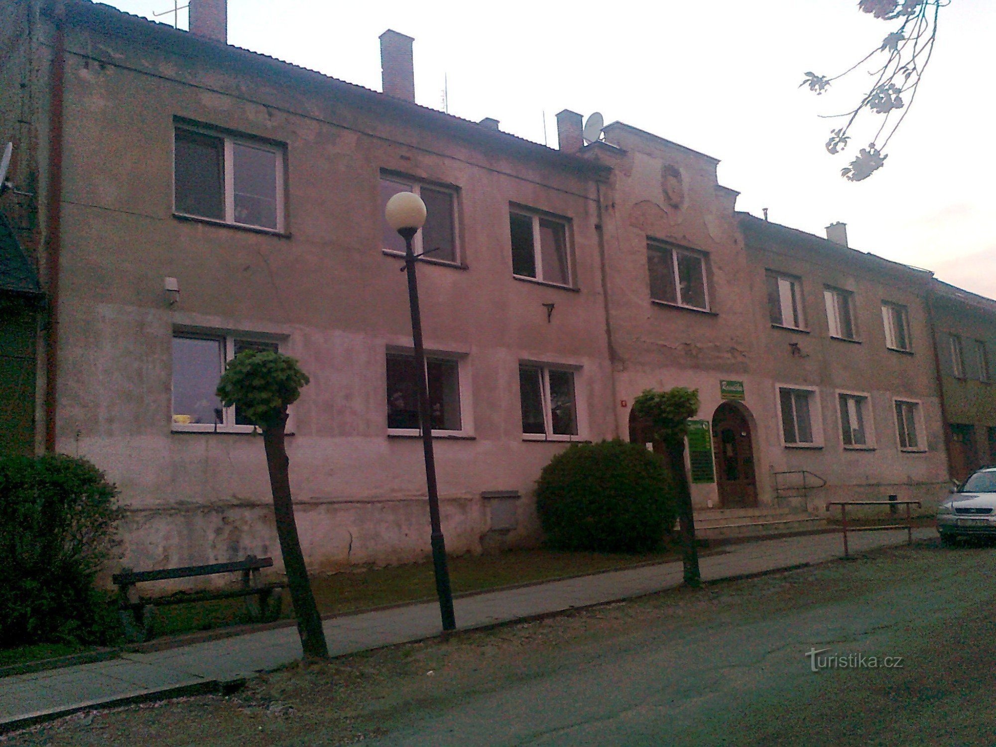 o casă la Náměstí Míru nr. 51 numită MODRÁ HVĖZDA