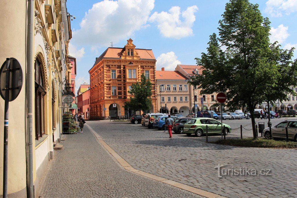 Dom po północnej stronie placu