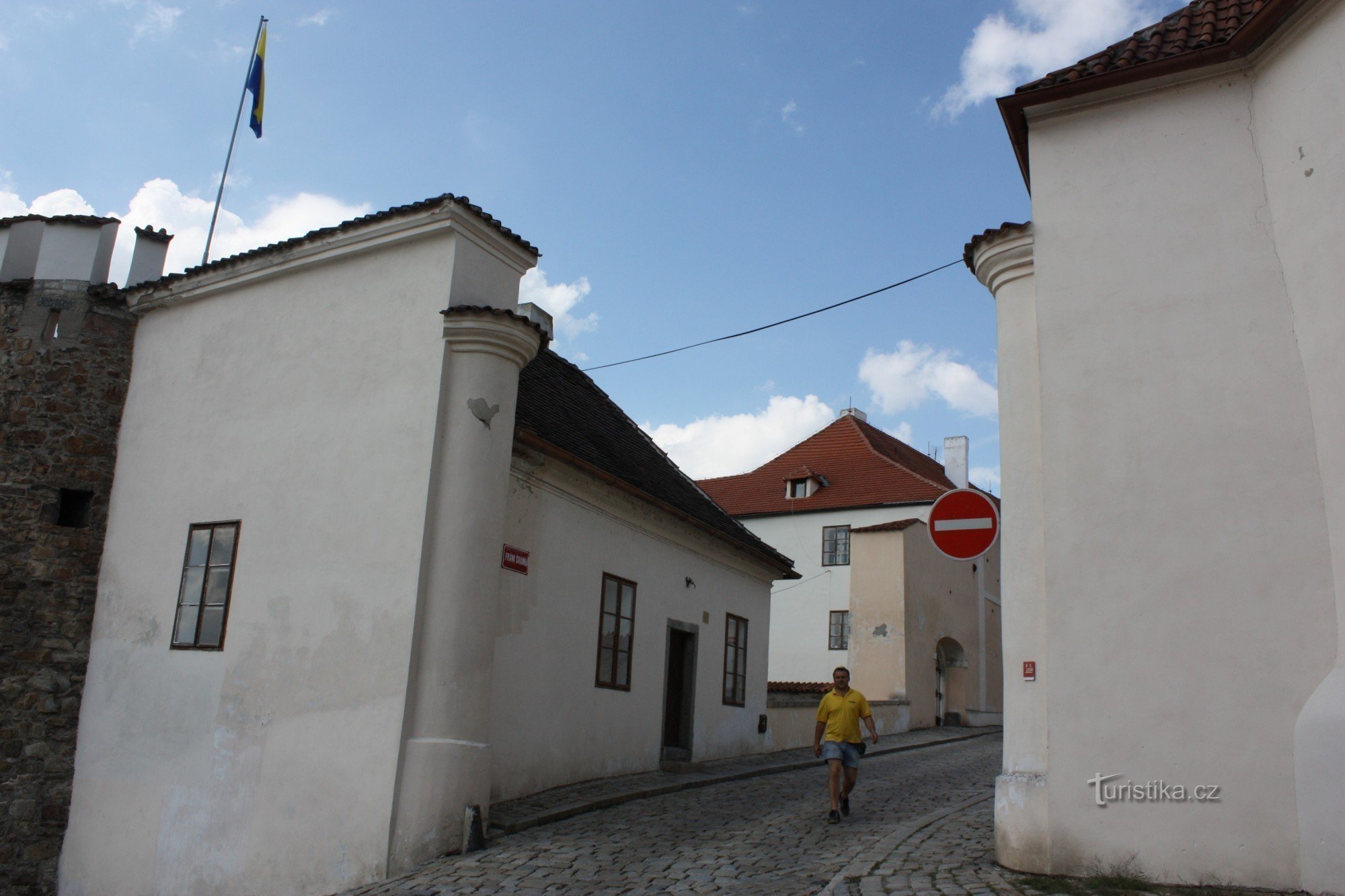 The house is located near the former Putim Gate