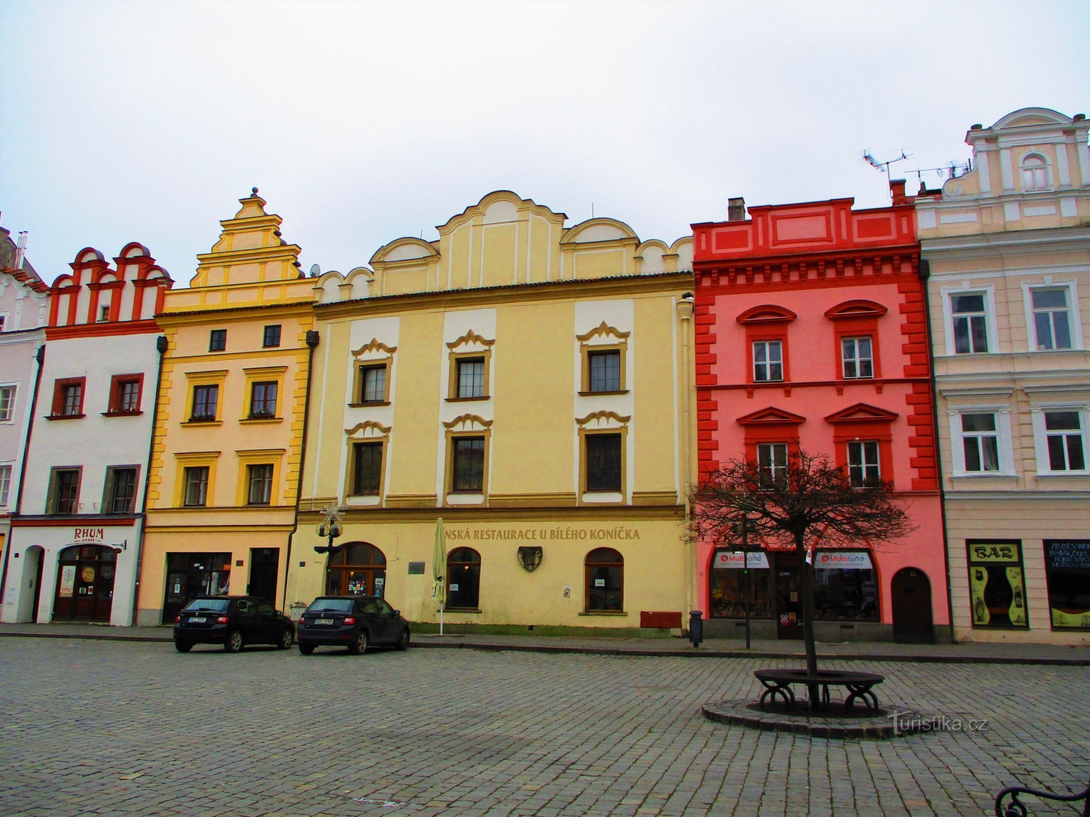 白色爱好的房子（Pardubice，12.1.2022 年 XNUMX 月 XNUMX 日）