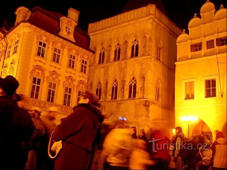 Casa U Kamenné zvonu à noite