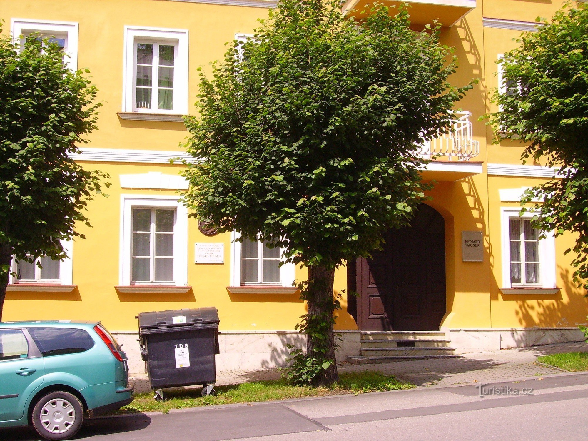 Haus in der Karlovarská-Straße