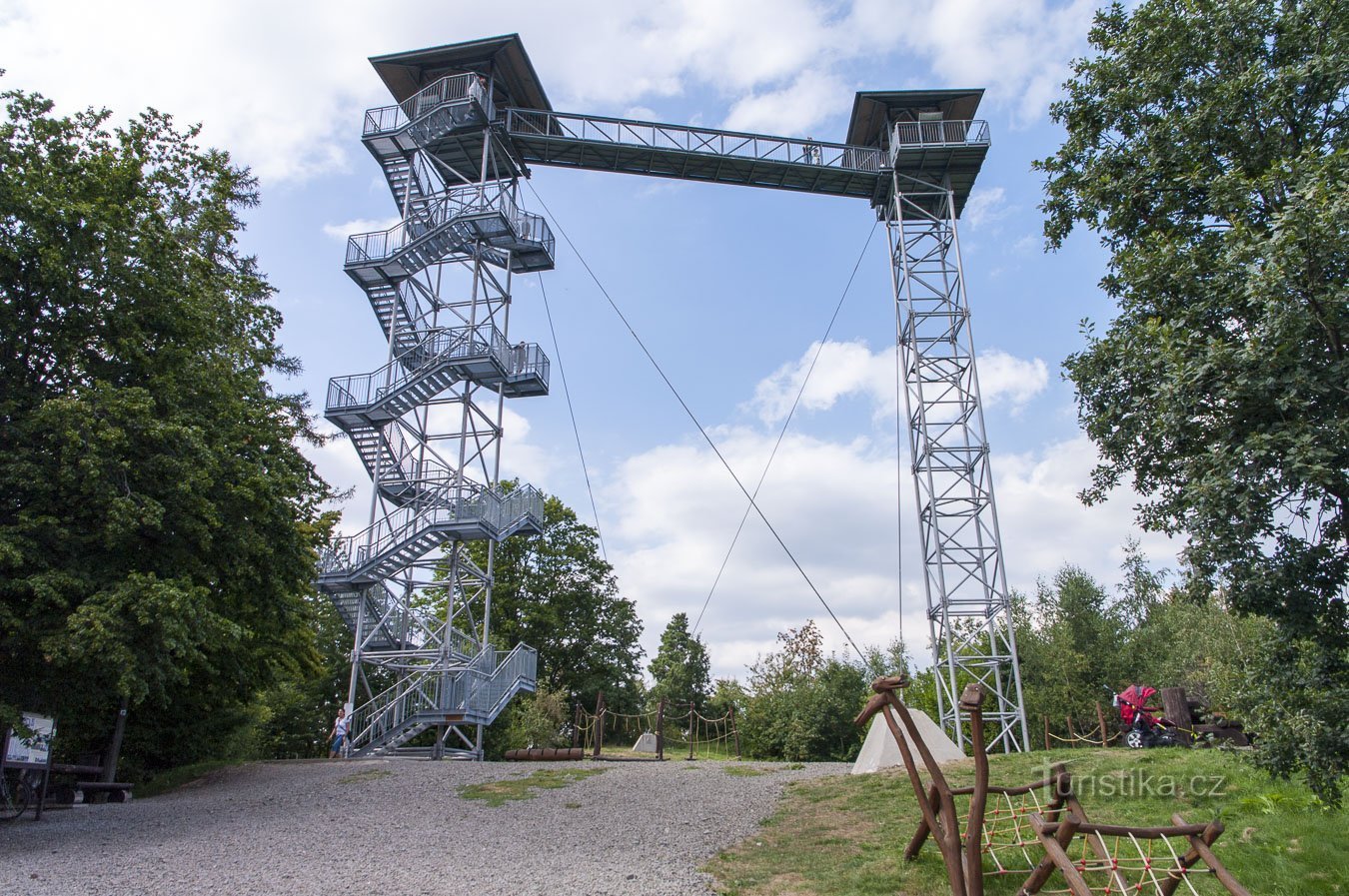 Две башни (Hraniční vrch возле Město Albrechtice)