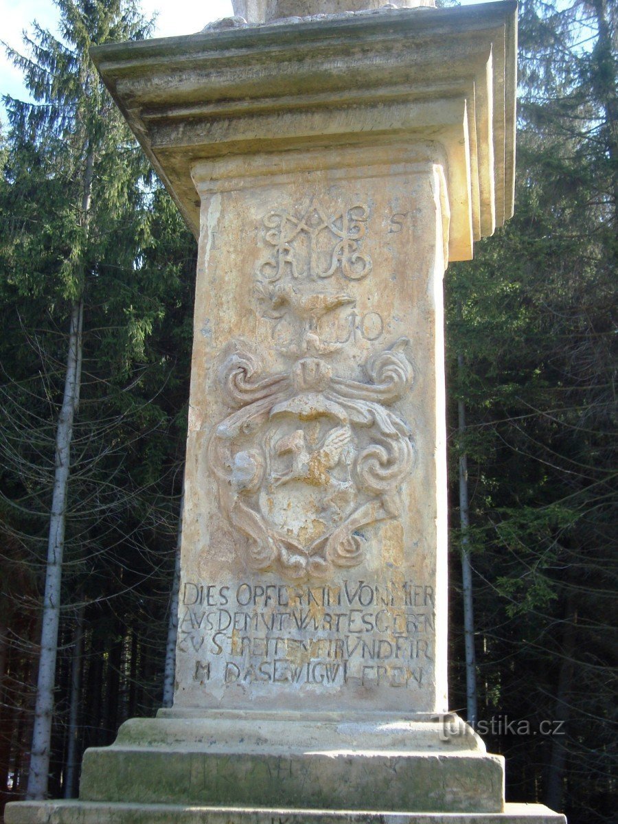 Columna Dvorce-barroca Ecce homo de 1710 sobre Čabová entre Dvorce y M.Beroun-det