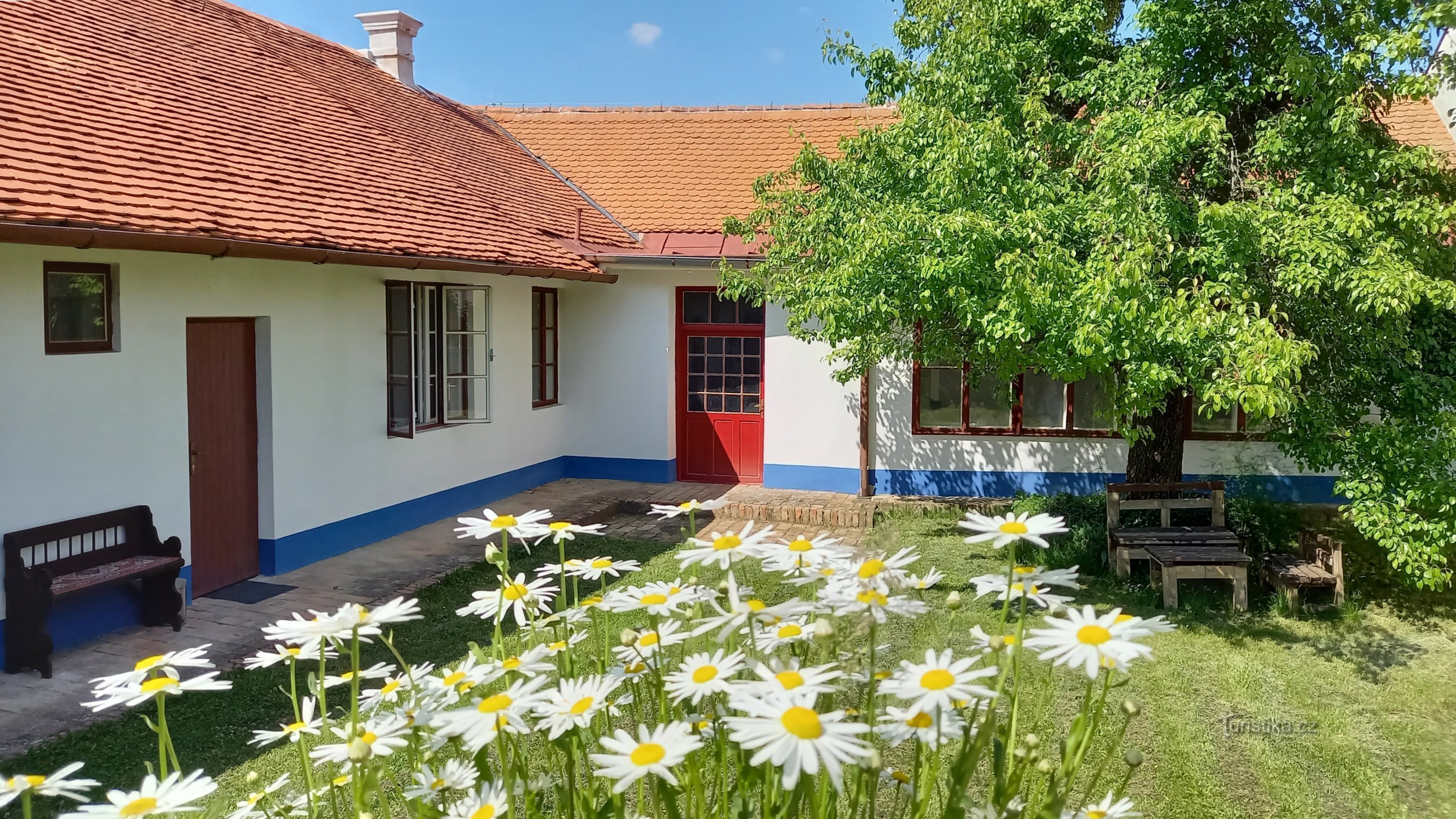 El patio de la casa de los hermanos Mrštík