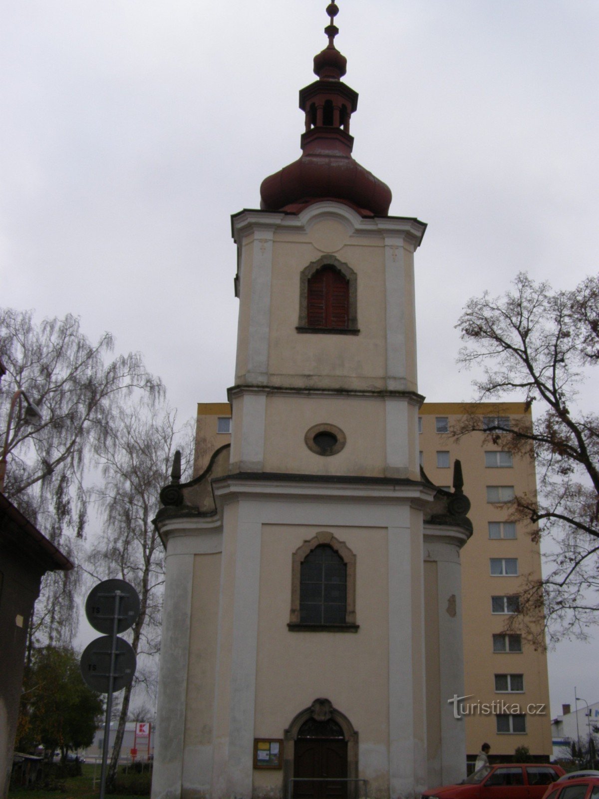 Dvur Králové - Pyhän pyhän korotuksen kirkko. Kriisi