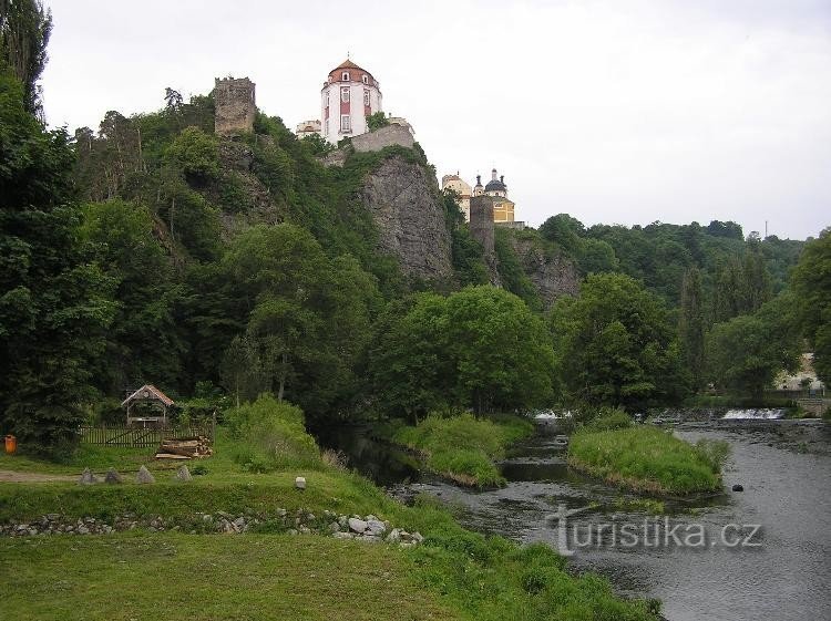 Dyje sob o castelo Vranovský: primavera de 2005
