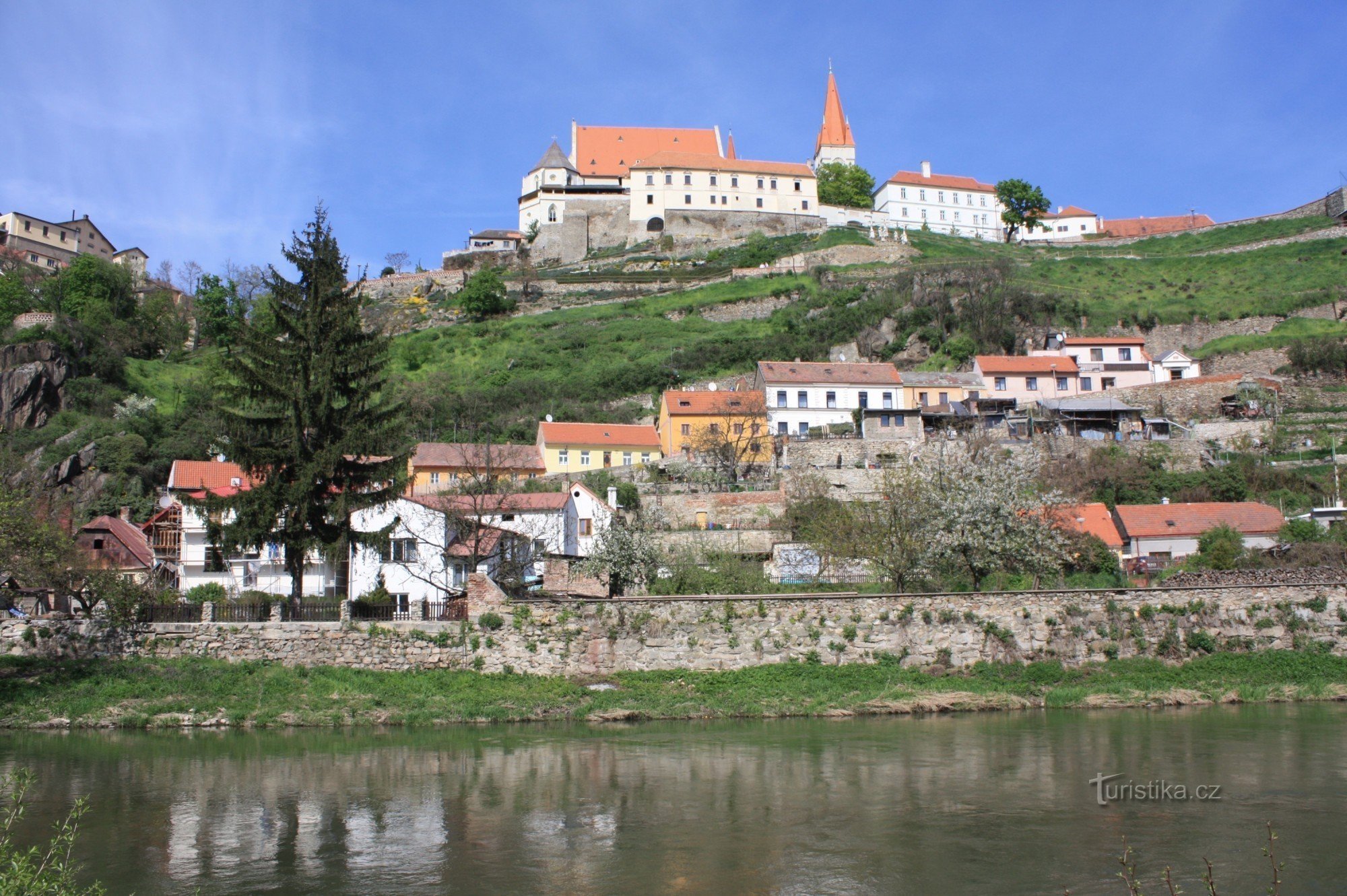 Dyjská čtvrť od řeky