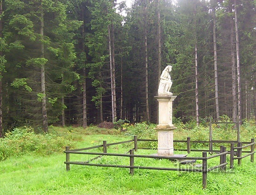Ecce Homobarokkipylväs, jossa istuva Kristus-Kuva: Ulrych Mir.