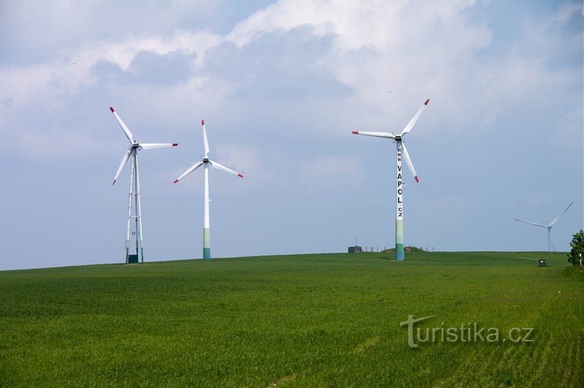 La centrale électrique de Lipná sur la droite est à environ 2,5 km plus loin