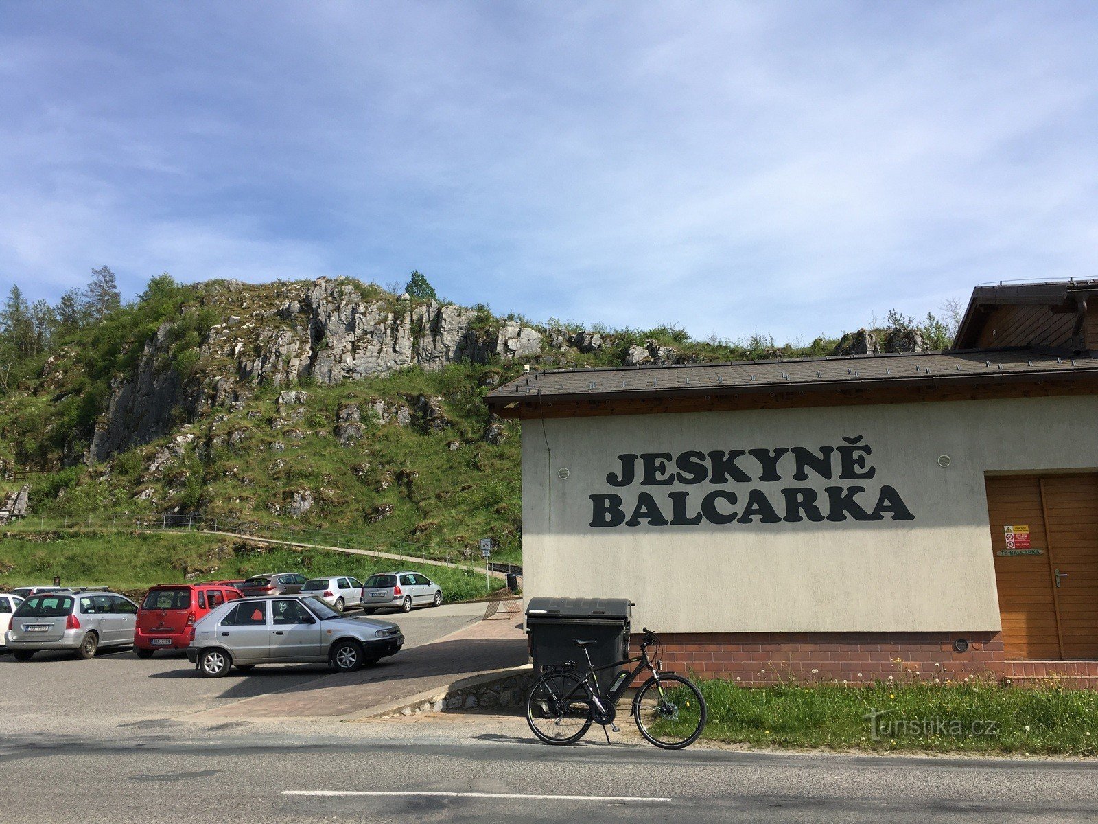 Bicicleta elétrica através do Karst da Morávia