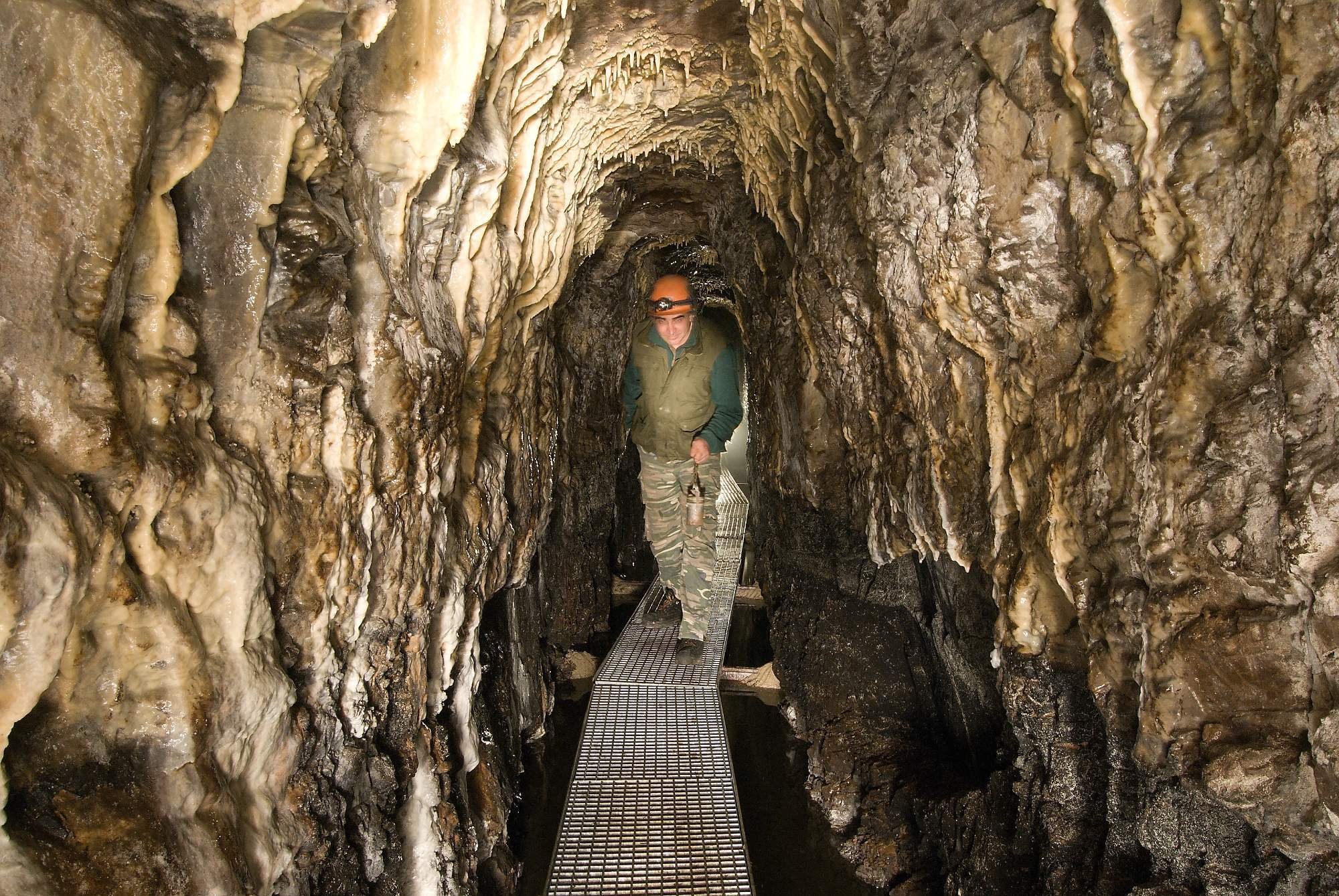 Elijah's hereditary tunnel