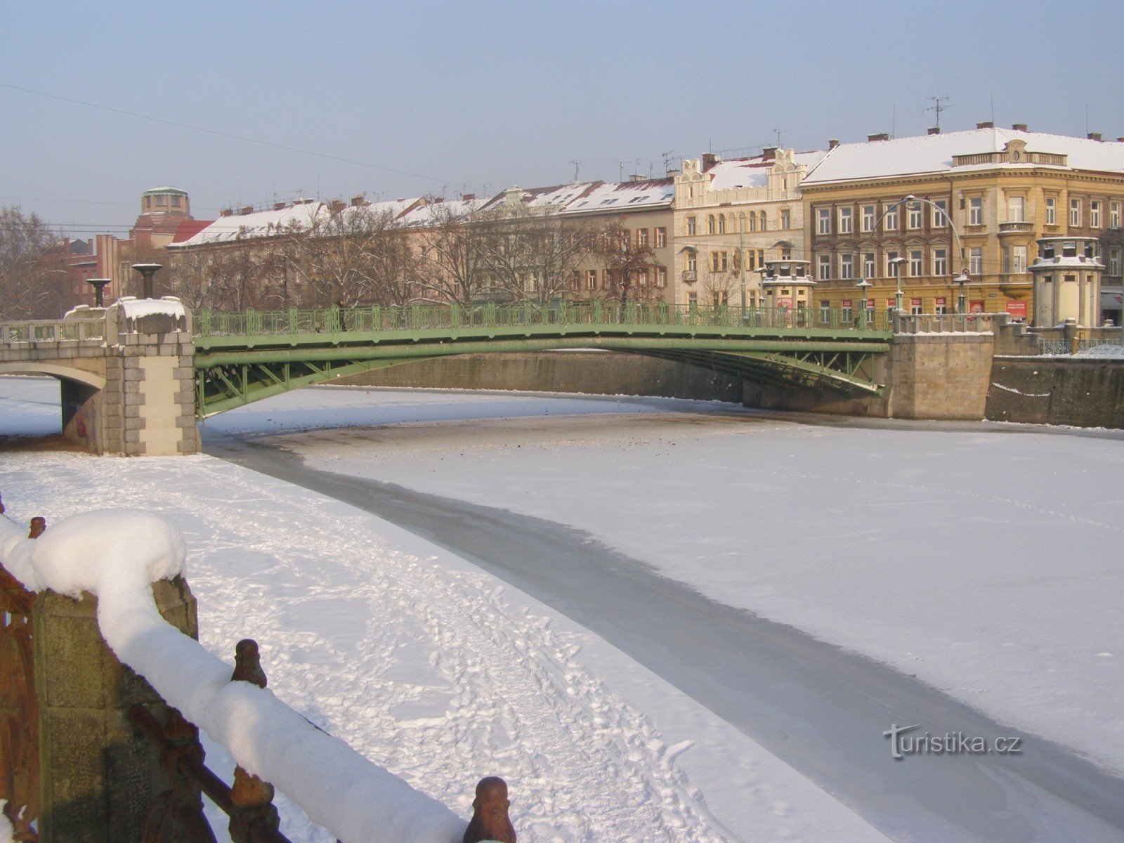 Eliščina-dæmningen og Prag-broen